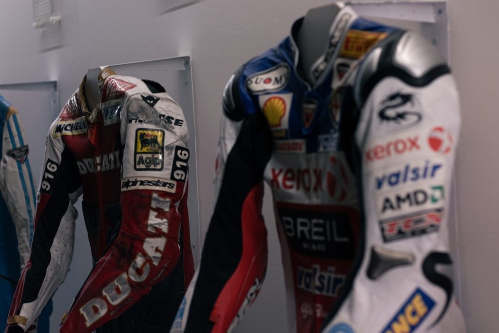 a-group-of-motorcyclists-are-lined-up-in-a-row-gdjdym0ozcg